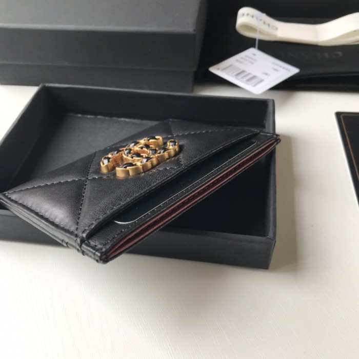 CHANEL 19 CARD HOLDER