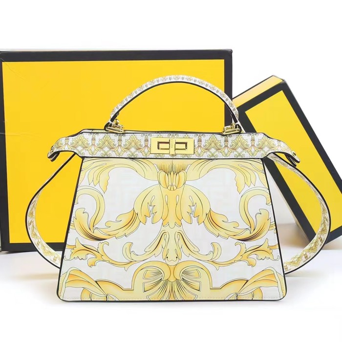 Fendi008JQE082