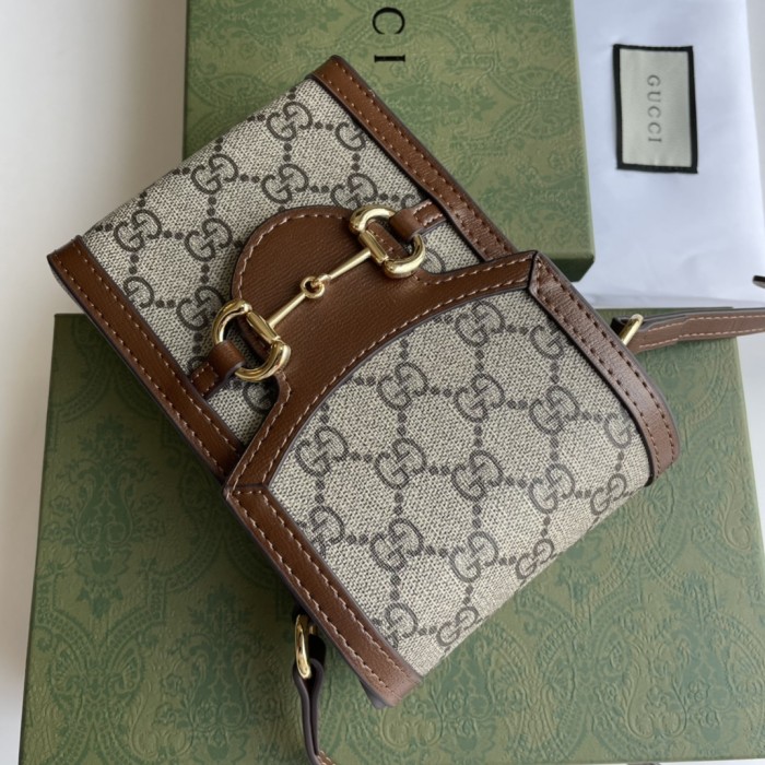 Gucci625615LM011