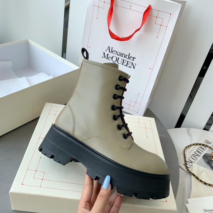 Alexander MCQueen shoes fluff inside high-top with shoelace 001