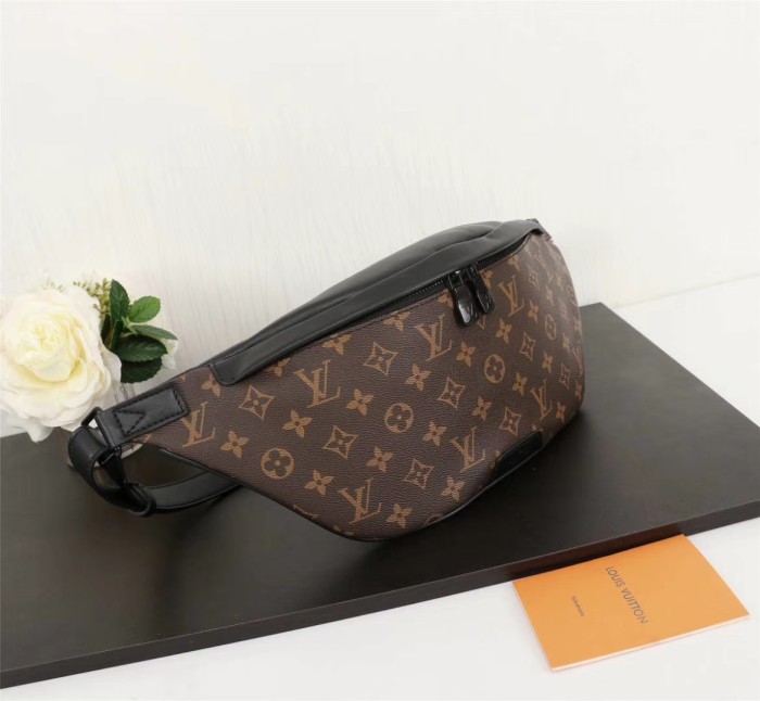 Louis Vuitton DISCOVERY BUMBAG