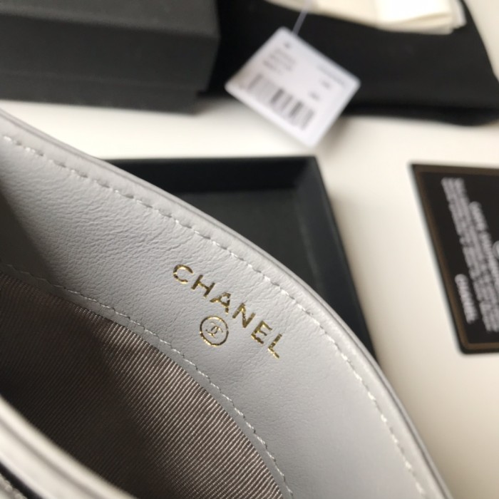 CHANEL 19 CARD HOLDER