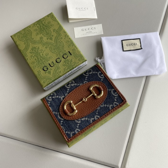 Gucci621887LM06