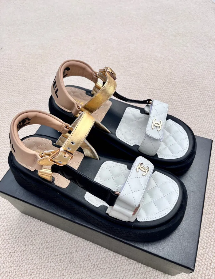 Chanel 糖果色凉鞋052