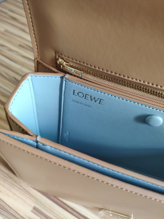 Loewe001 22PJ012 022