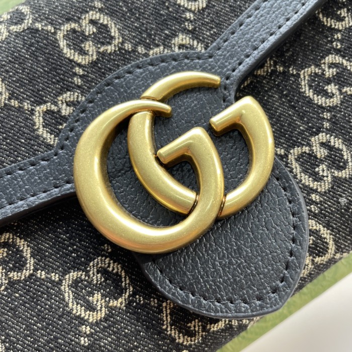 Gucci401232LM021