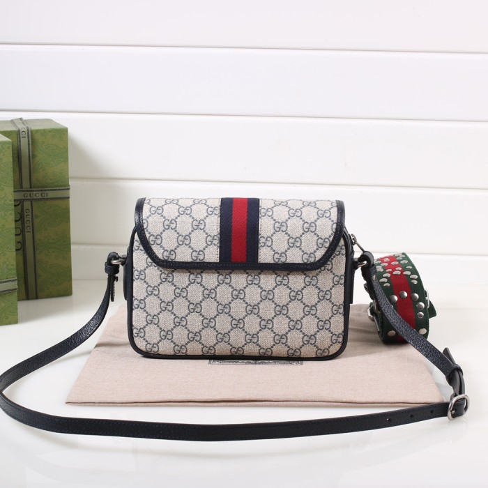 Gucci722117smile051