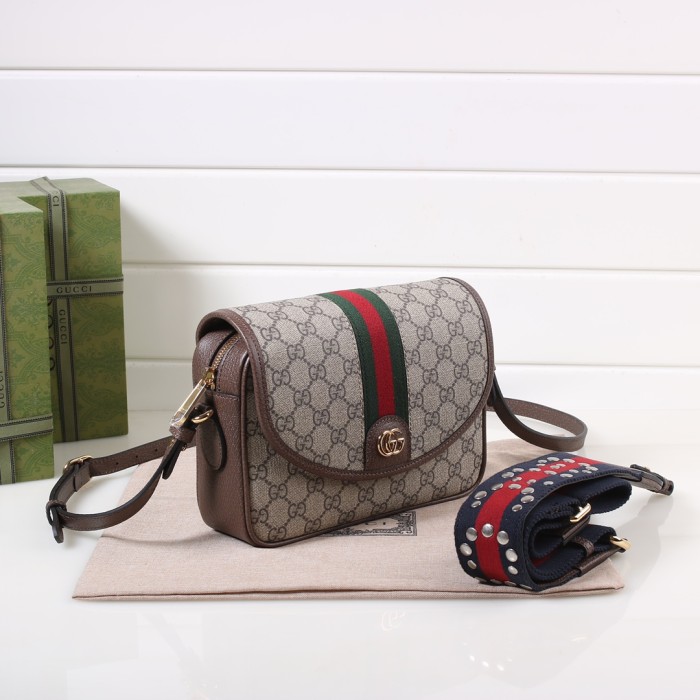 Gucci722117smile051