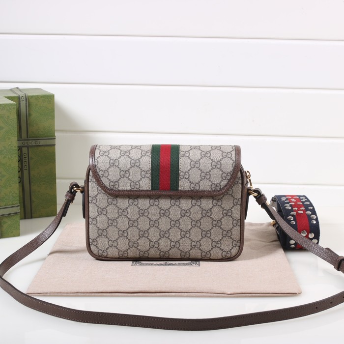 Gucci722117smile051