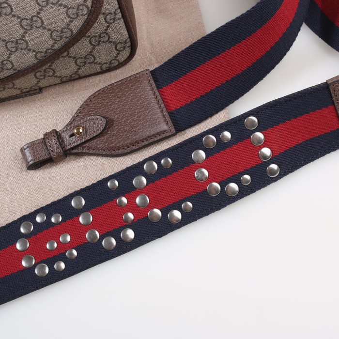 Gucci722117smile051