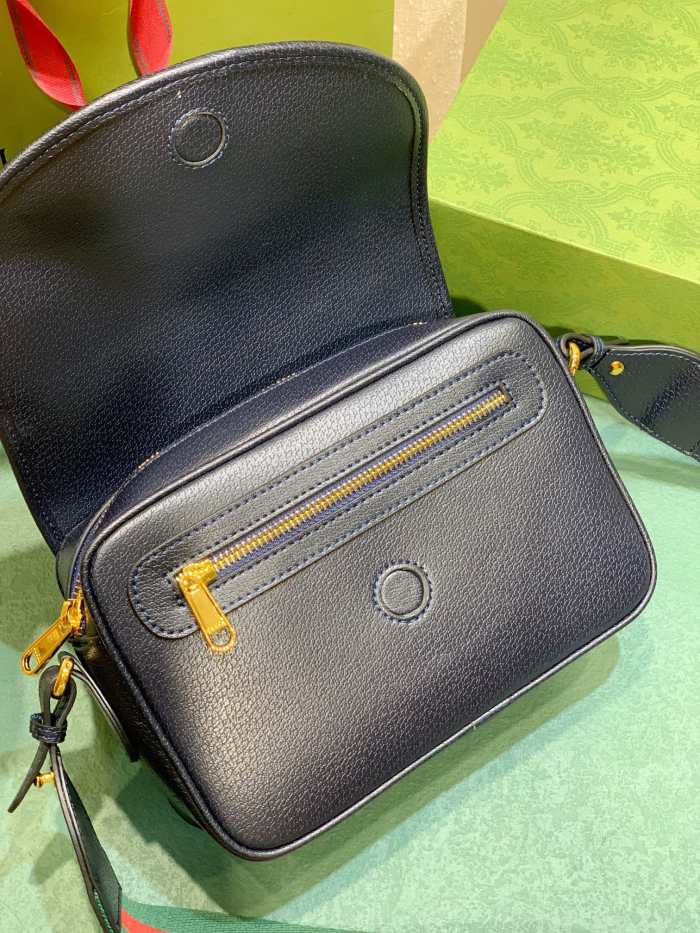 Gucci722117smile051