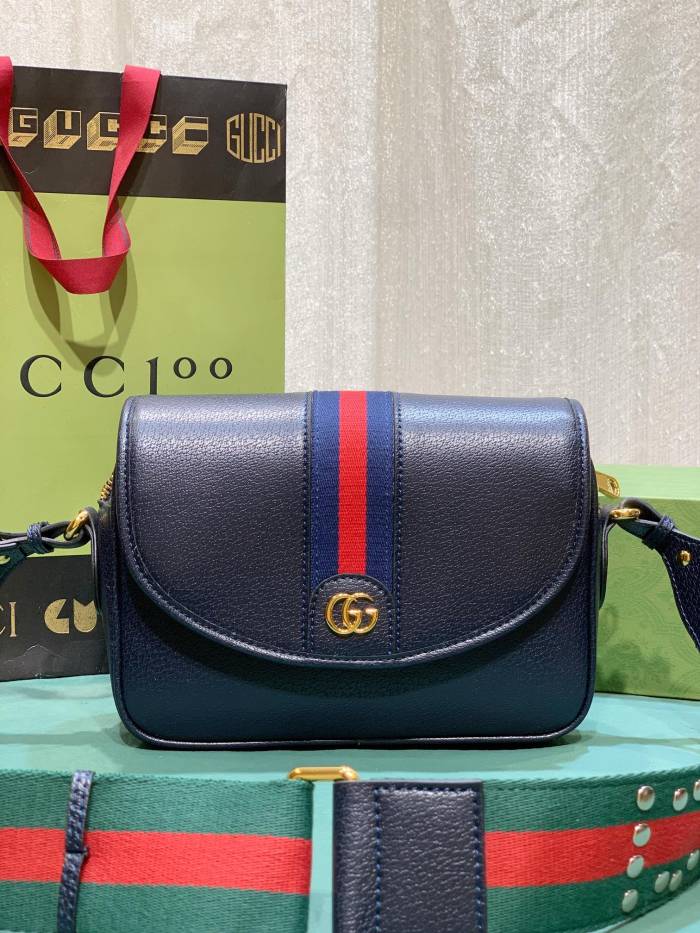 Gucci722117smile051
