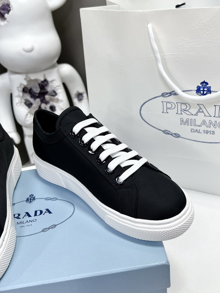 Prada shoes (35-40) PD009