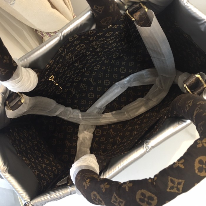Louis Vuitton ONTHEGO MM-M21069 GM-M21053 MQ012