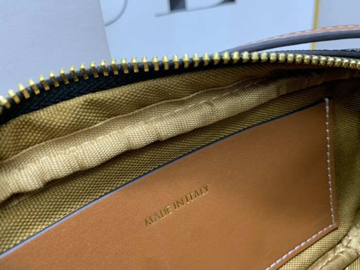 Celine012XX081