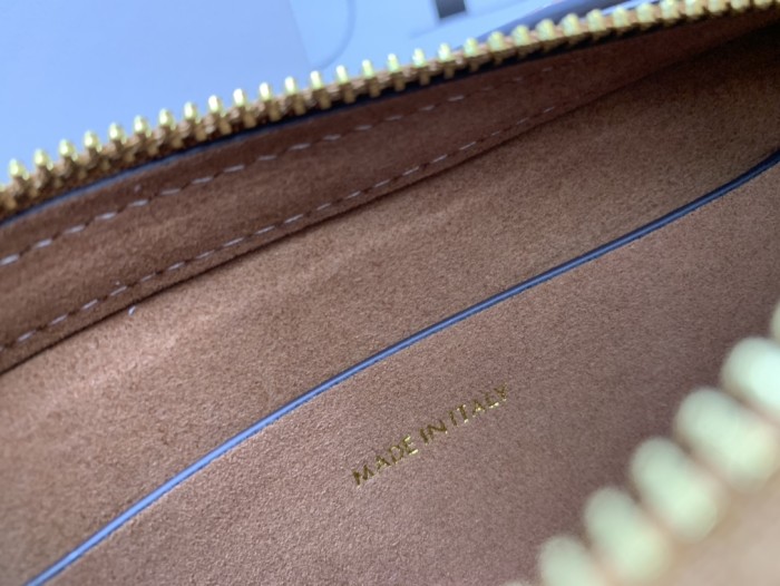 Celine012XX081