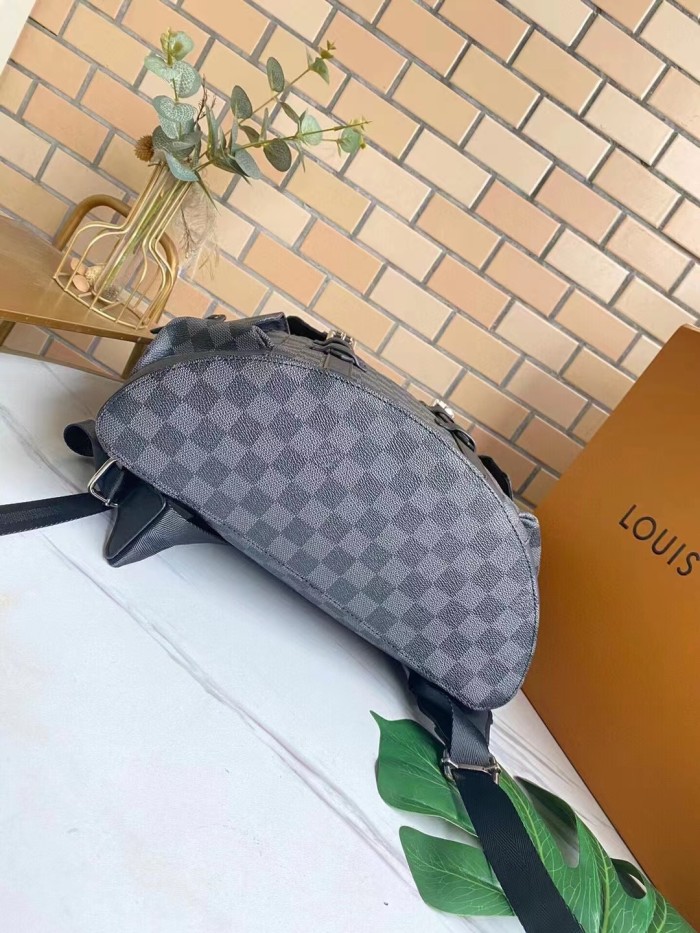 Louis Vuitton CHRISTOPHER MM