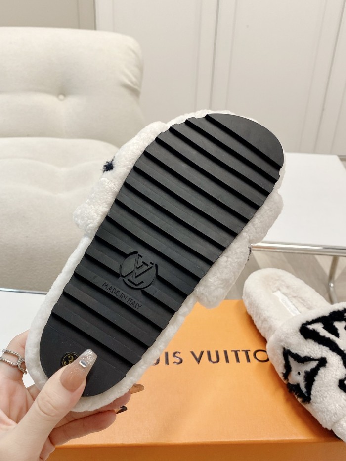 LV 009 XM 082