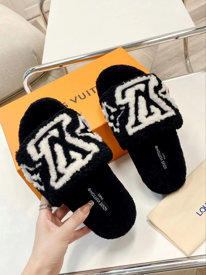 LV 009 XM 082