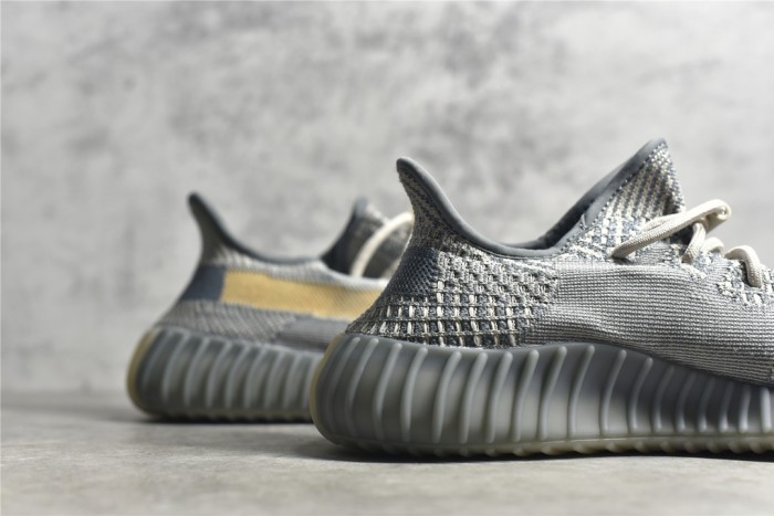 Yeezy 350 Boost V2 shoes XM 053 03