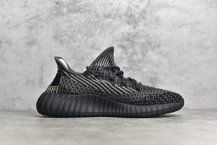 Yeezy 350 Boost V2 shoes XM 053 02