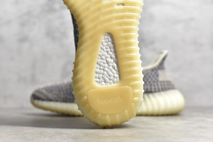 Yeezy 350 Boost V2 shoes XM 053 01