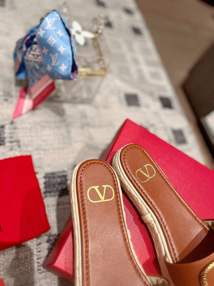 Valentino shoes 011 XM 042