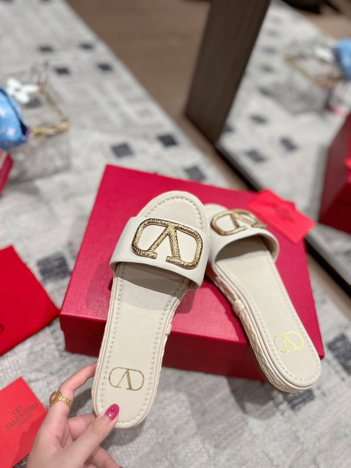 Valentino shoes 011 XM 042