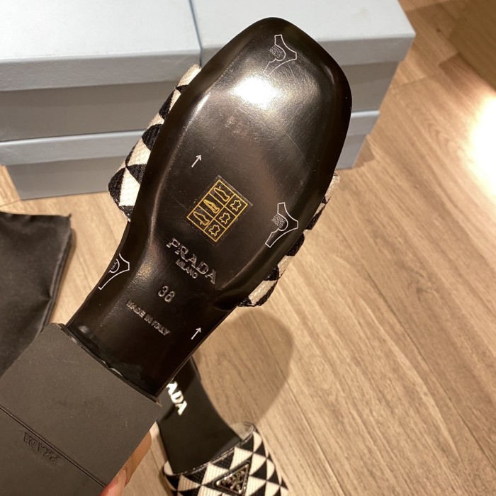 Prada shoes 025 XM 012