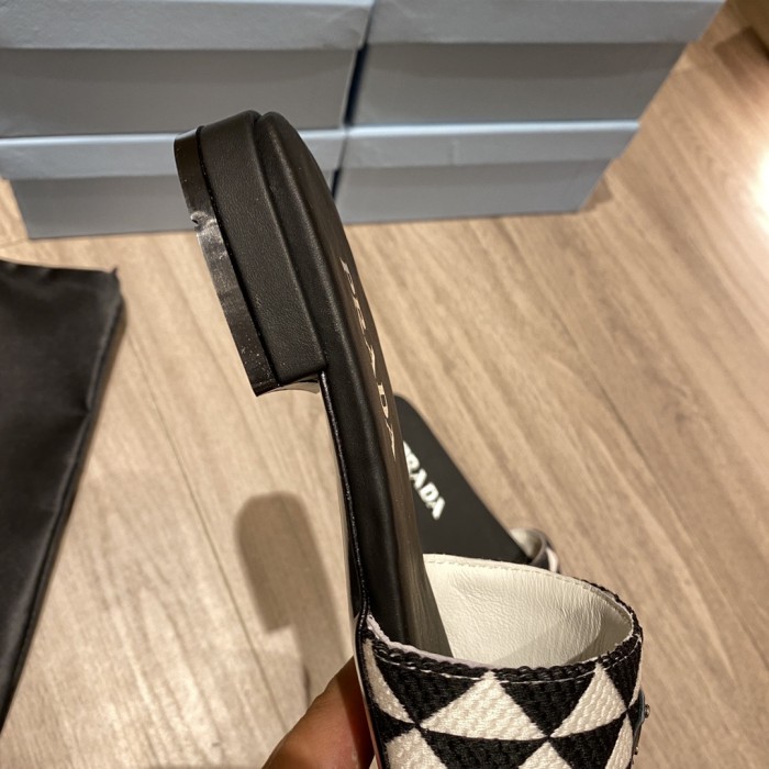 Prada shoes 025 XM 012