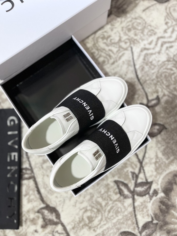 GIVENCHY 002 Casual shoes XM 003 01