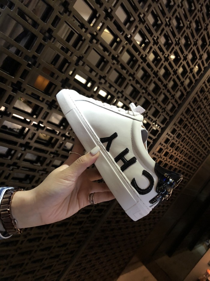 GIVENCHY 009 Casual shoes XM 013