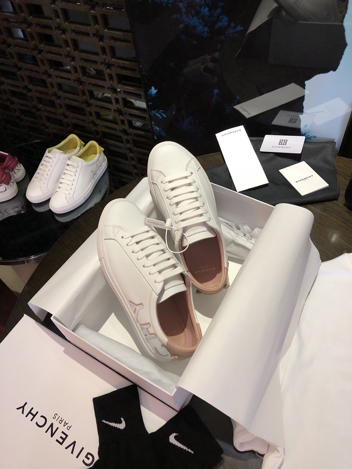 GIVENCHY 009 Casual shoes XM 013