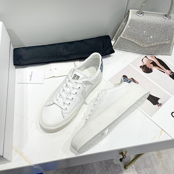 GIVENCHY 007 Casual shoes XM 003