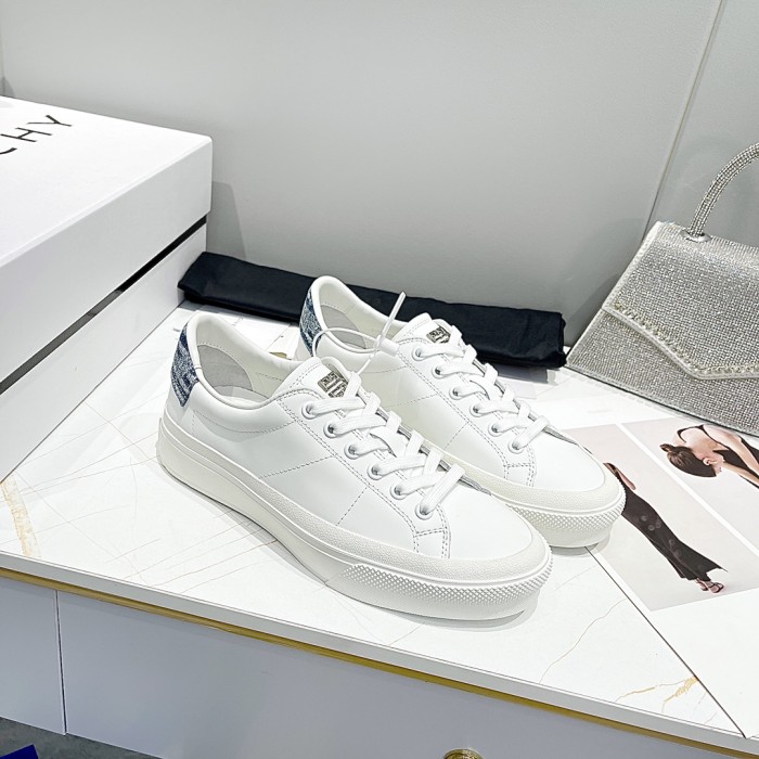 GIVENCHY 007 Casual shoes XM 003