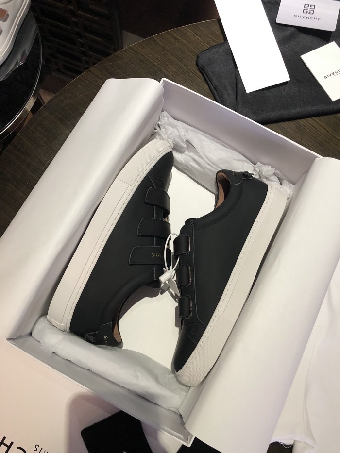 GIVENCHY 011 Casual shoes XM 013