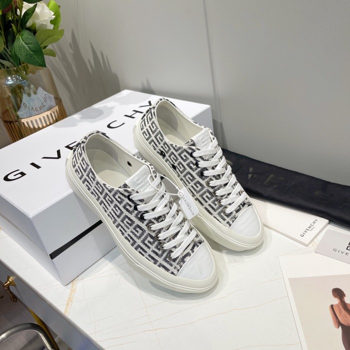 GIVENCHY 006 Casual shoes XM 003