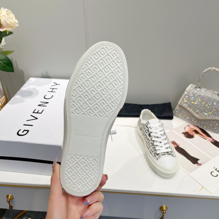 GIVENCHY 006 Casual shoes XM 003