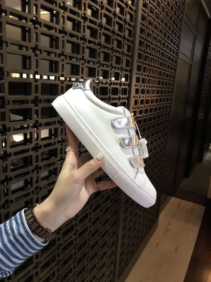 GIVENCHY 011 Casual shoes XM 013