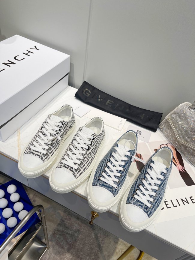 GIVENCHY 006 Casual shoes XM 003