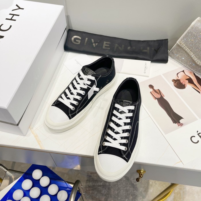 GIVENCHY 006 Casual shoes XM 003