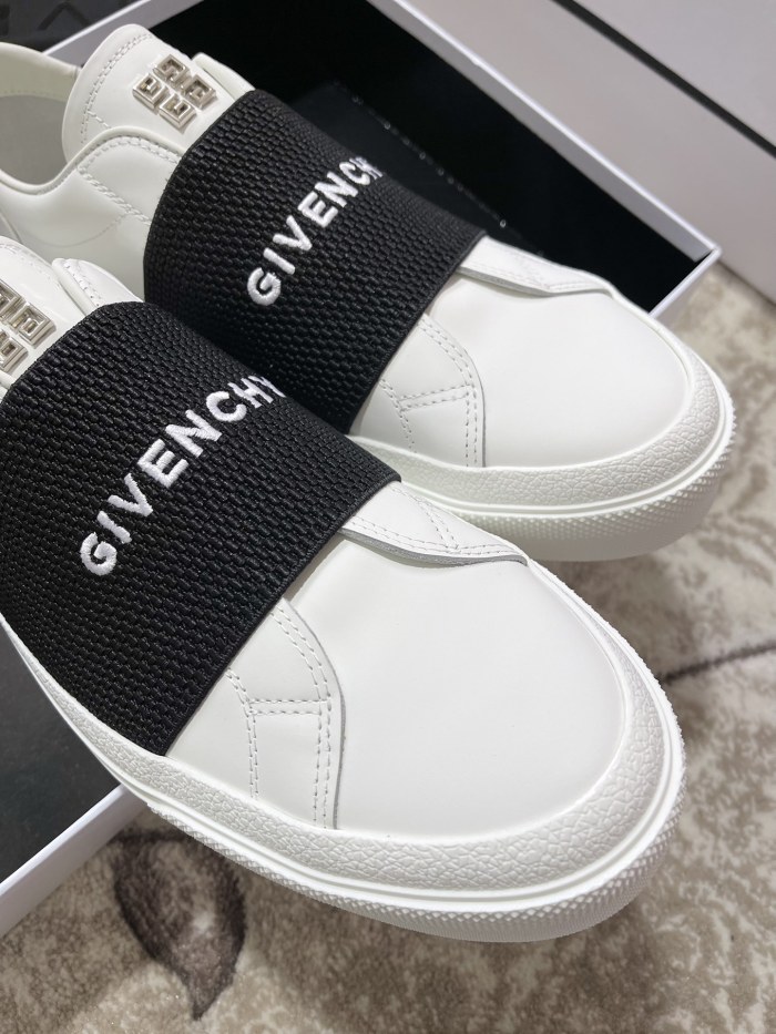 GIVENCHY 002 Casual shoes XM 003 01