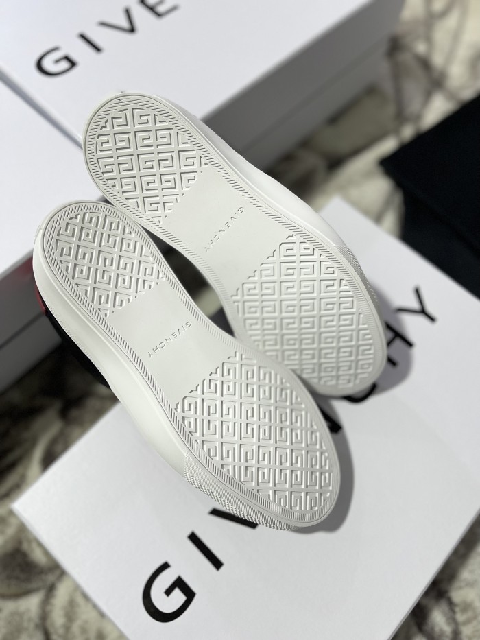 GIVENCHY 002 Casual shoes XM 003 01