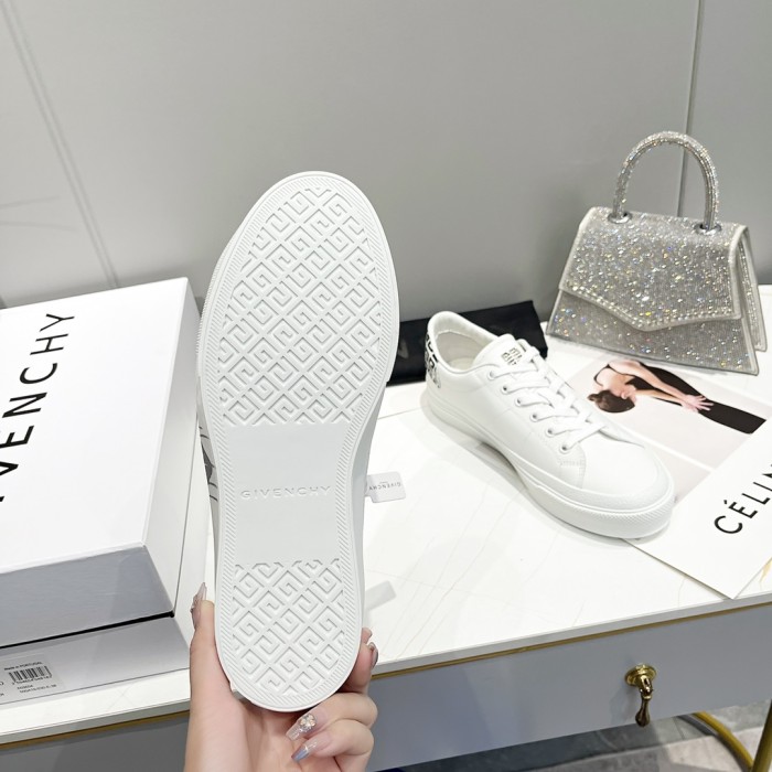 GIVENCHY 004 Casual shoes XM 023