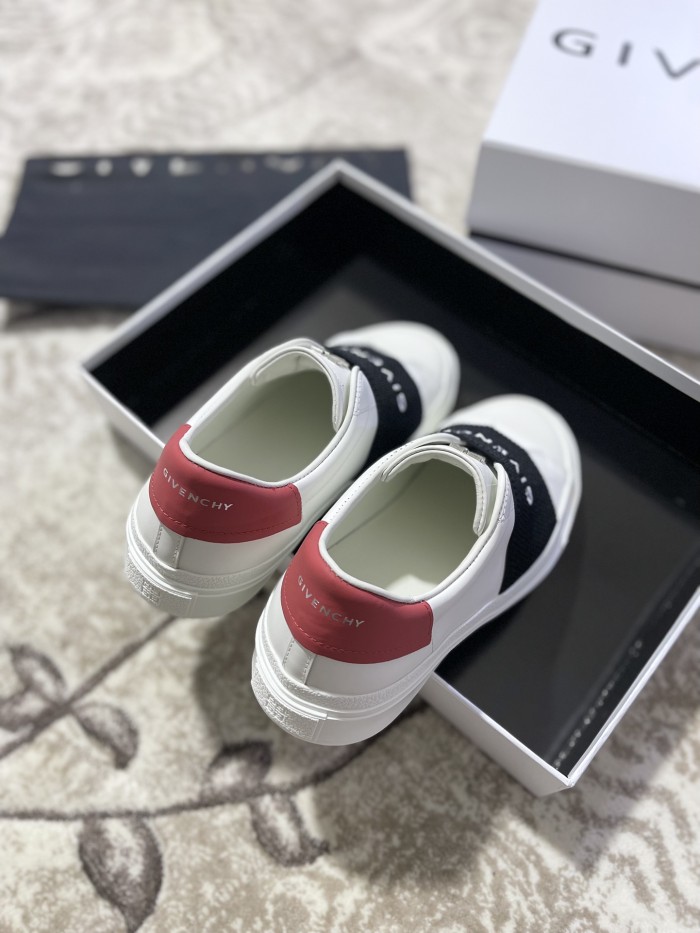 GIVENCHY 002 Casual shoes XM 003 01