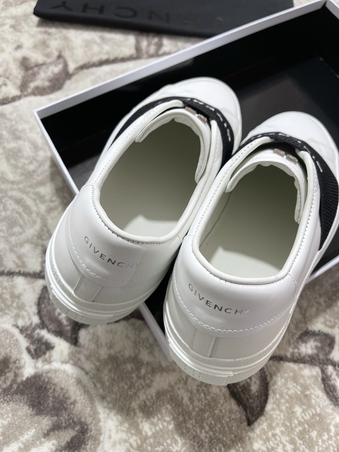 GIVENCHY 002 Casual shoes XM 003 01
