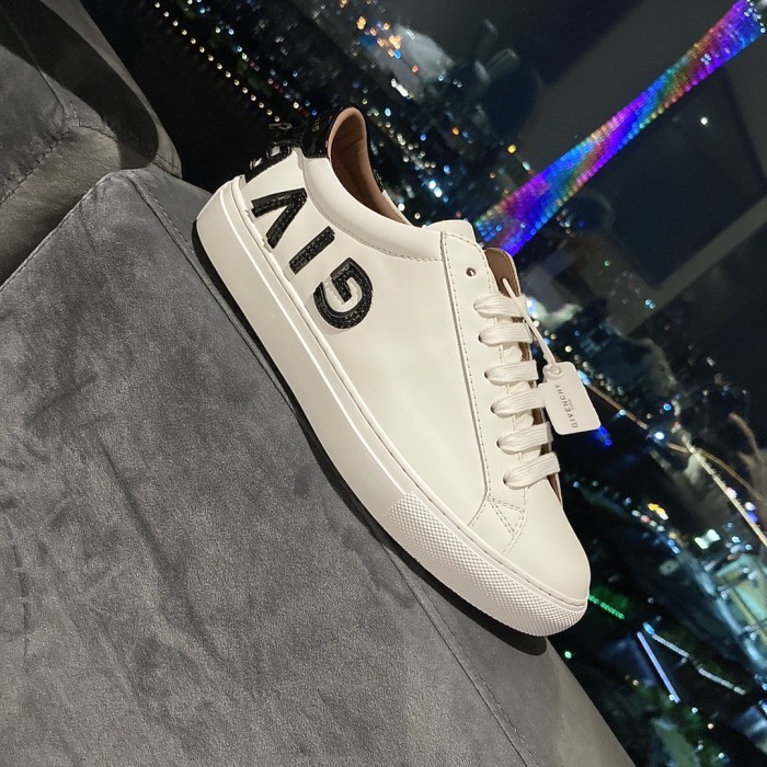 GIVENCHY 009 Casual shoes XM 013