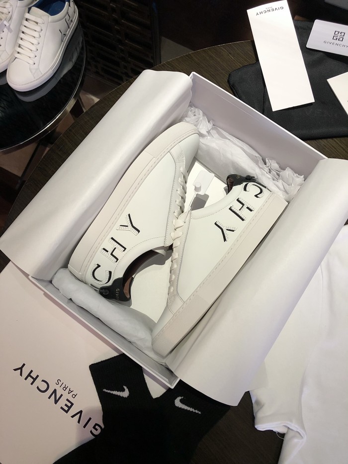 GIVENCHY 009 Casual shoes XM 013