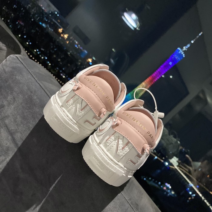 GIVENCHY 009 Casual shoes XM 013