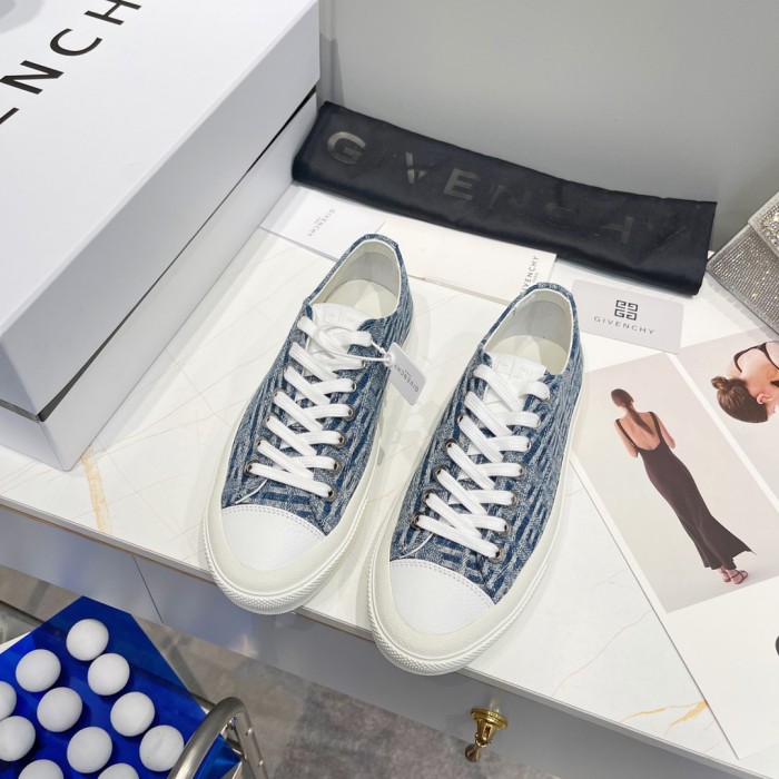 GIVENCHY 006 Casual shoes XM 003